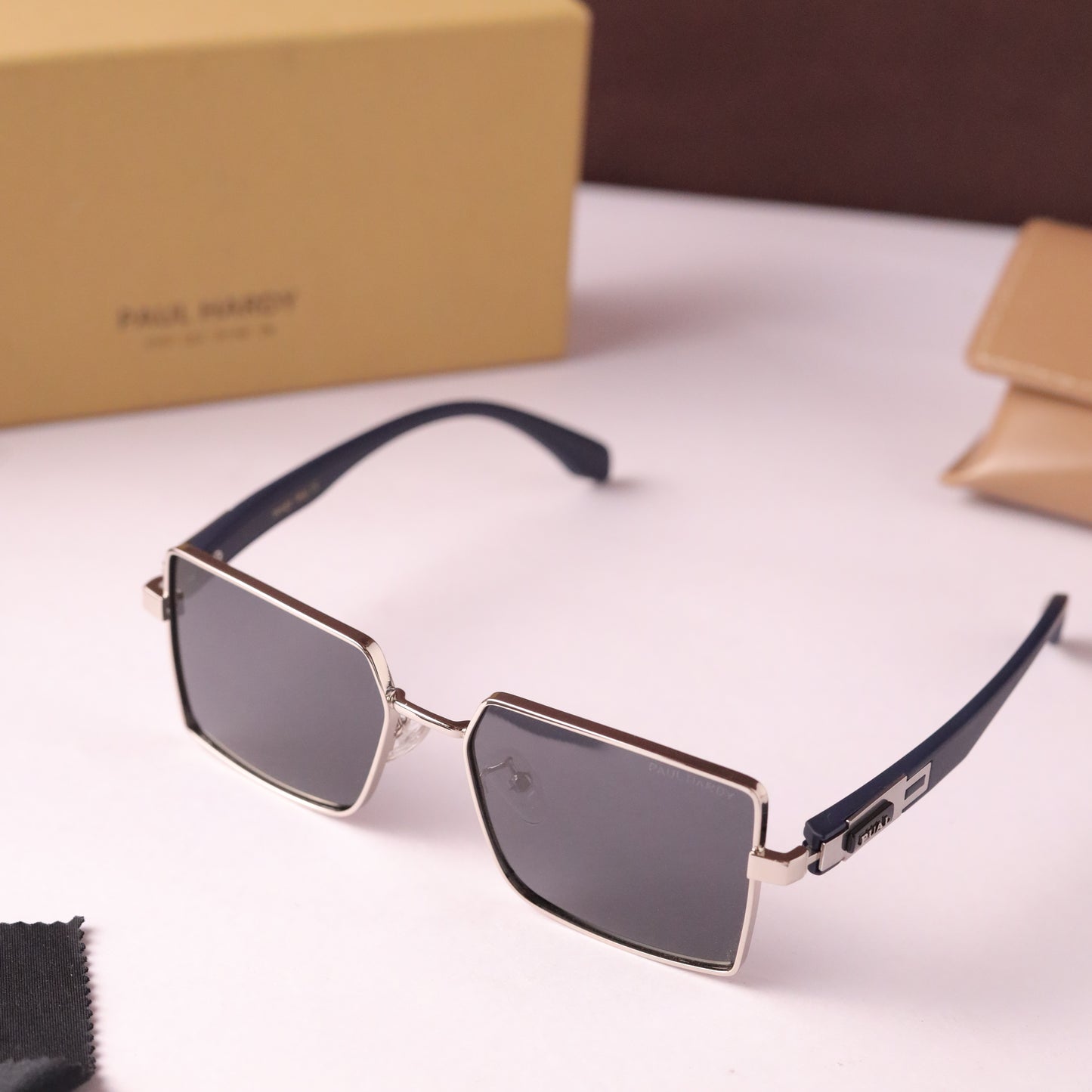 Shadow 818 silver black