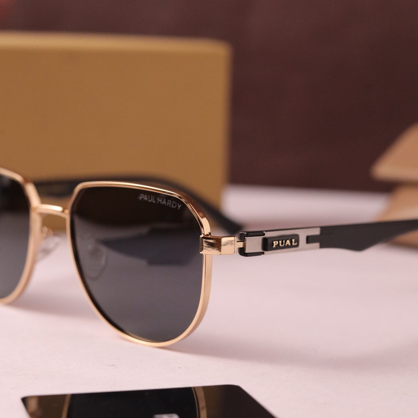 Astro 819 gold black