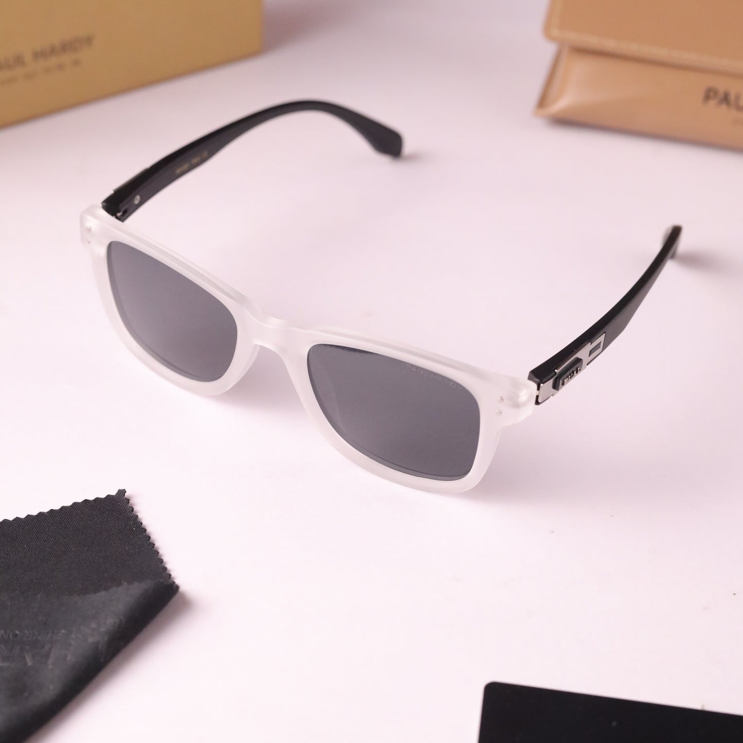 Wayfero 814 white black