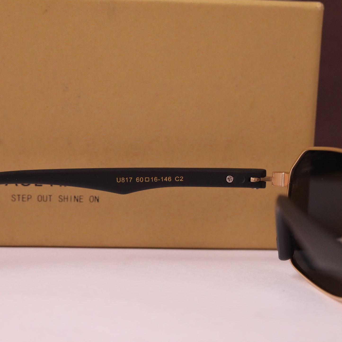 Studios grant 817 gold black
