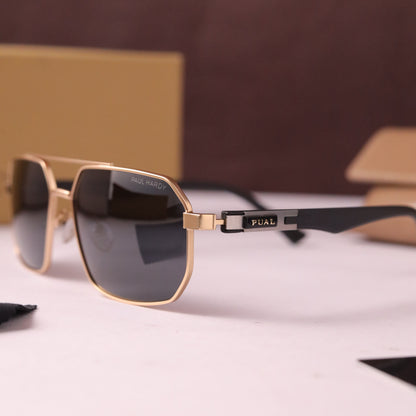 Studios grant 817 gold black
