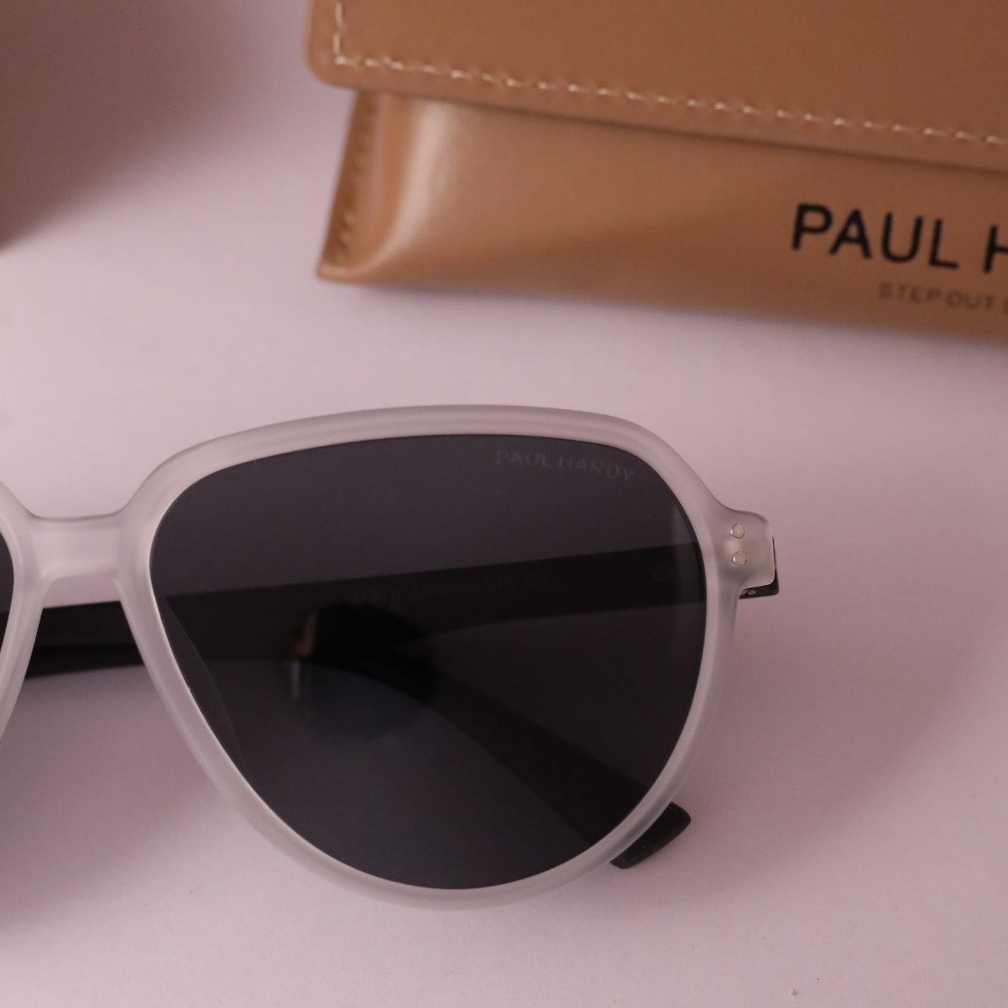 Dalton 815 white black