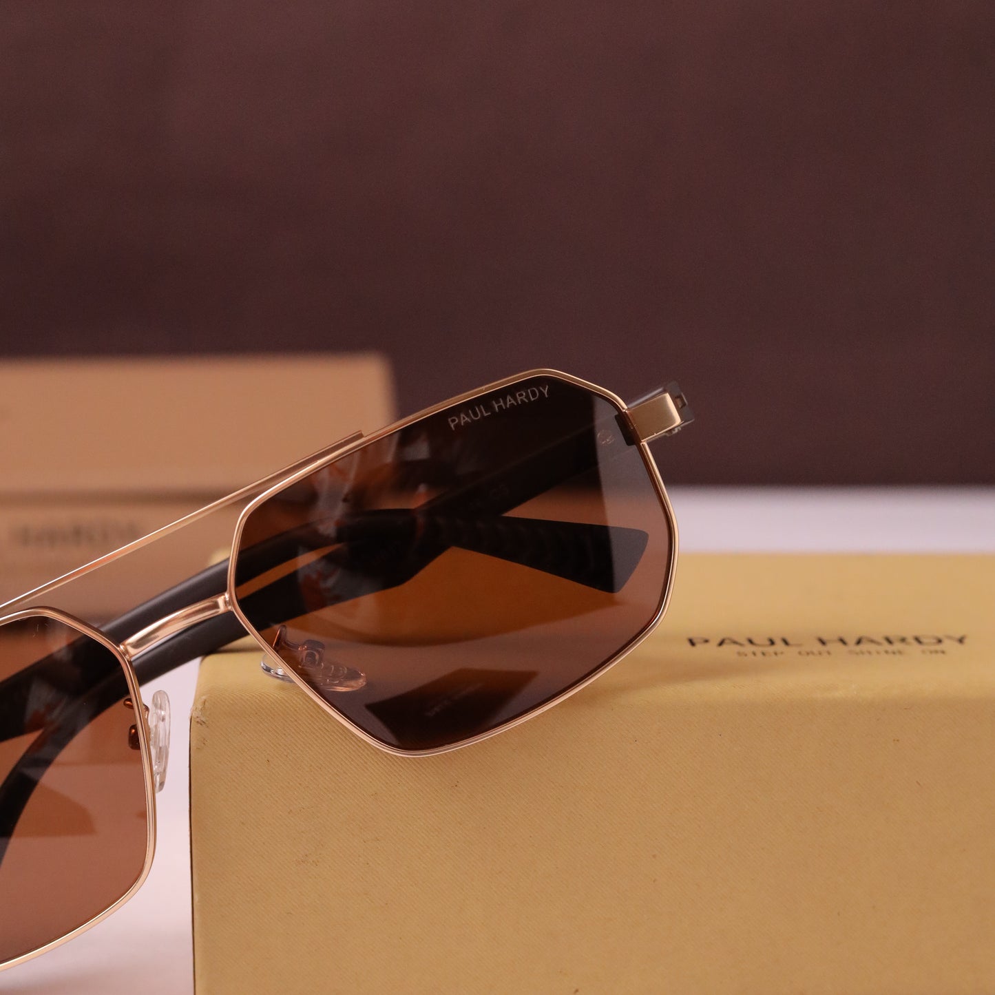 Studios grant 817 gold brown