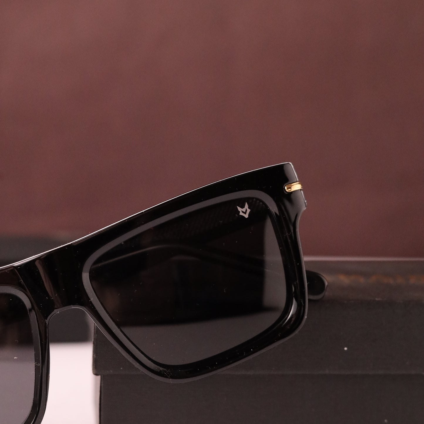 Justin 147 glossy black