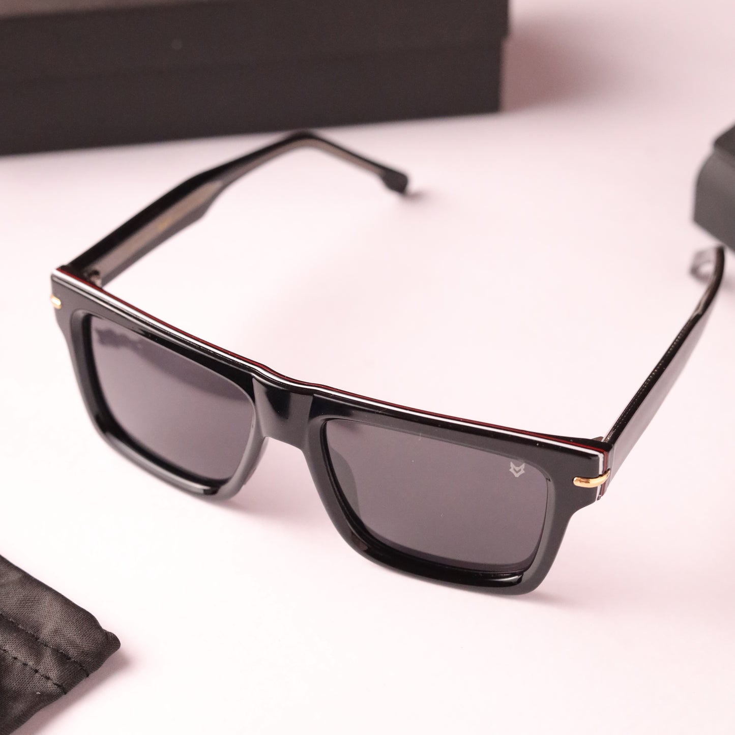 Justin 147 glossy black