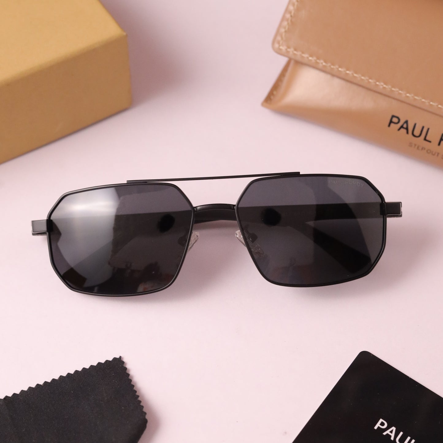 Studios grant 817 full black