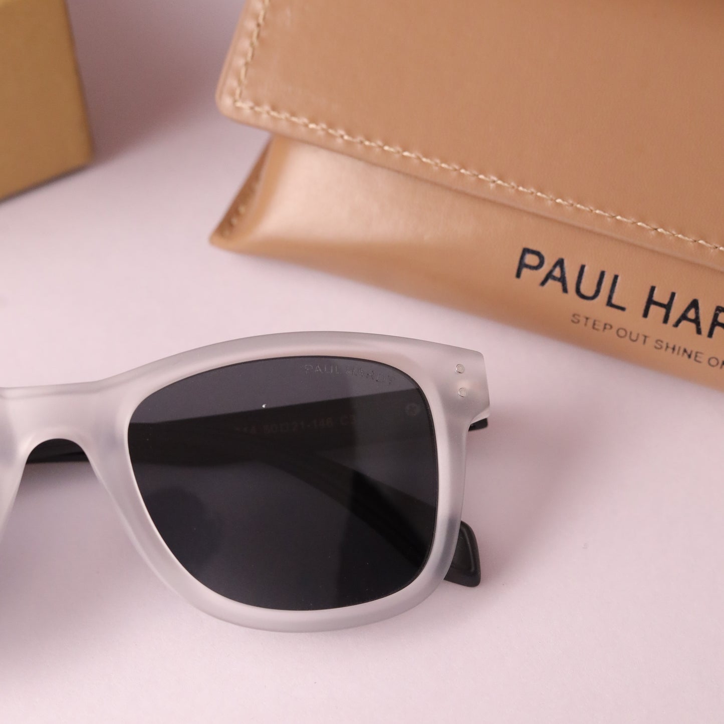 Wayfero 814 white black