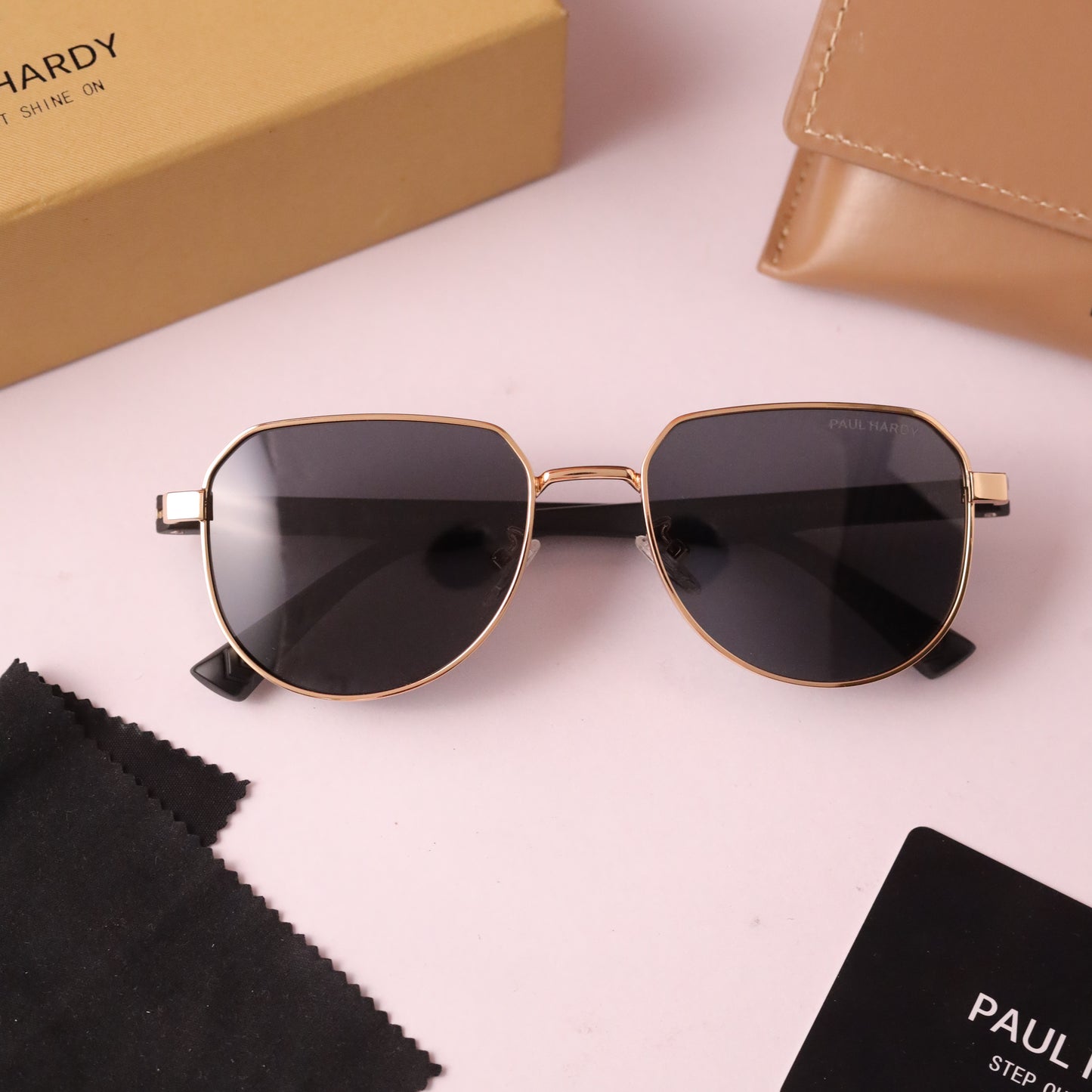 Astro 819 gold black