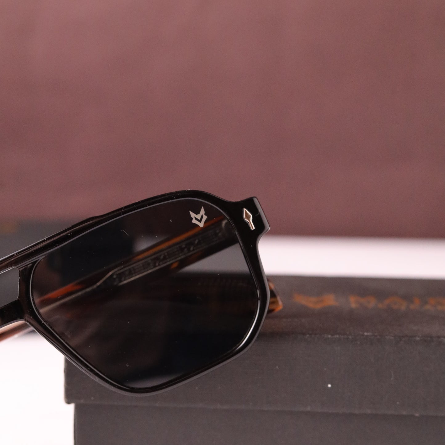 Hercules 9820 black wooden