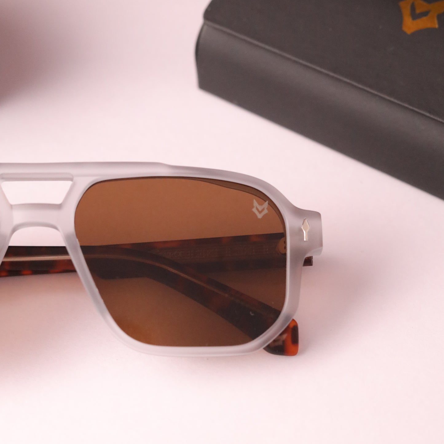 Hercules 9820 white tiger brown
