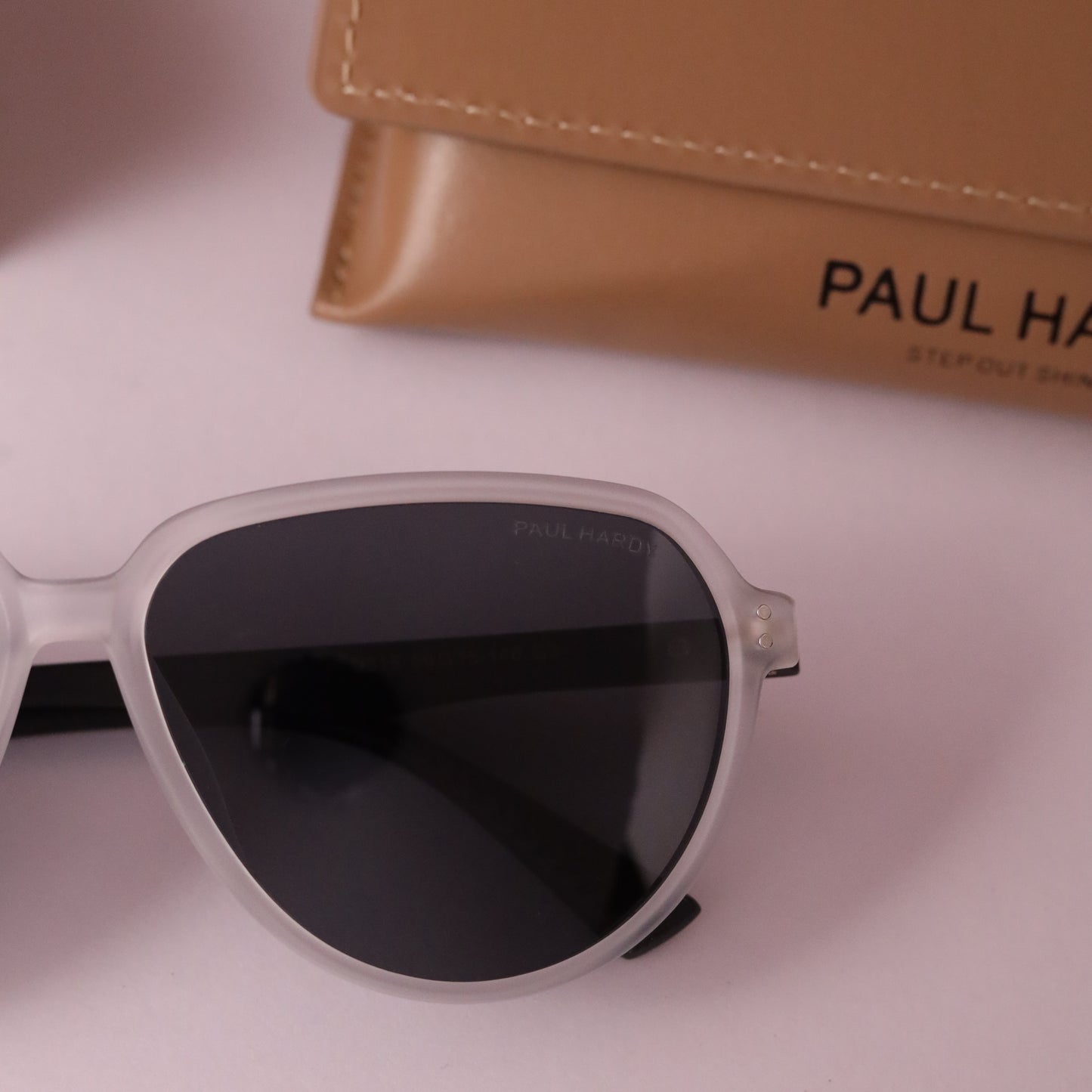Dalton 815 white black