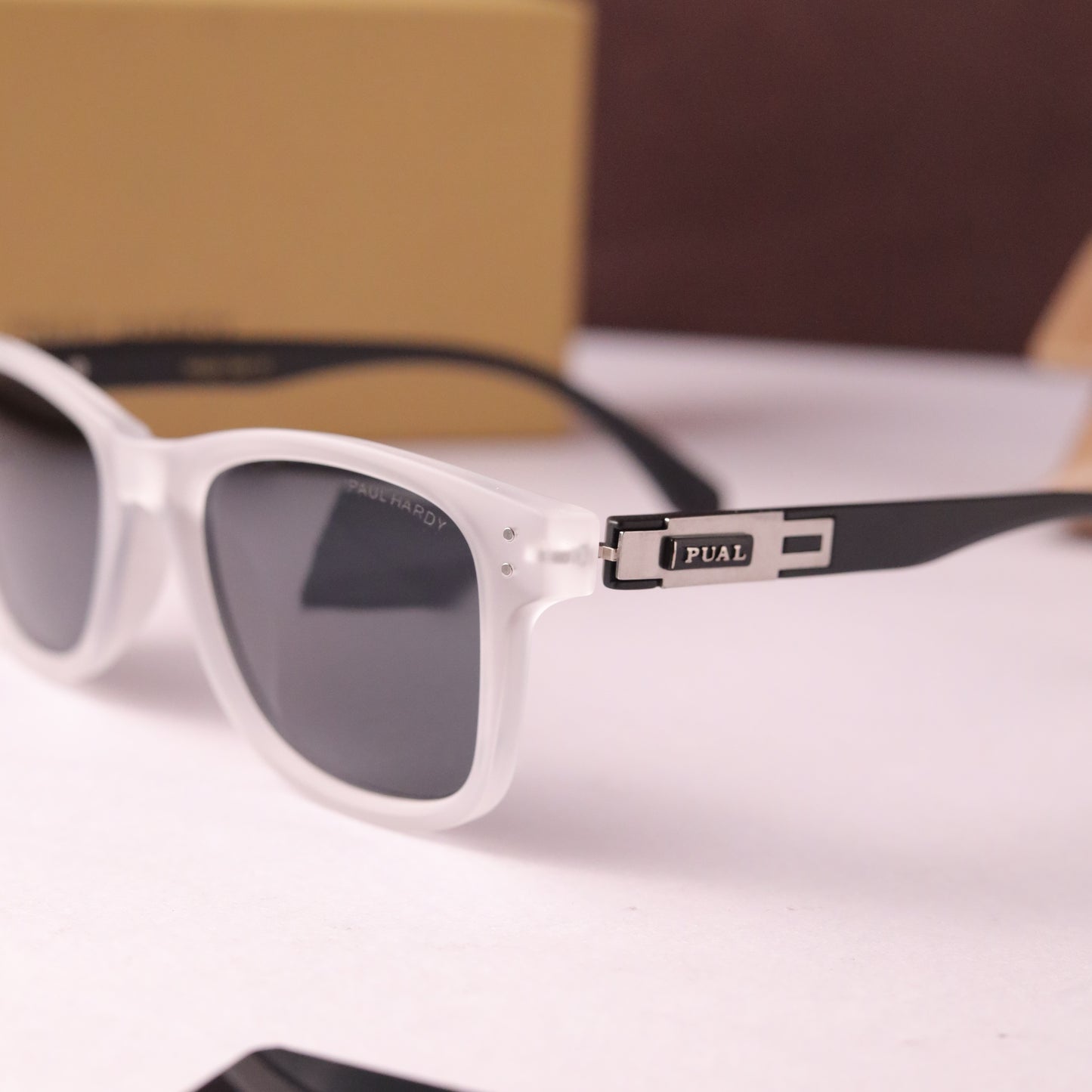 Wayfero 814 white black