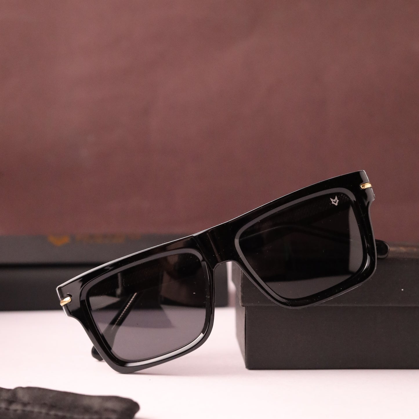 Justin 147 glossy black