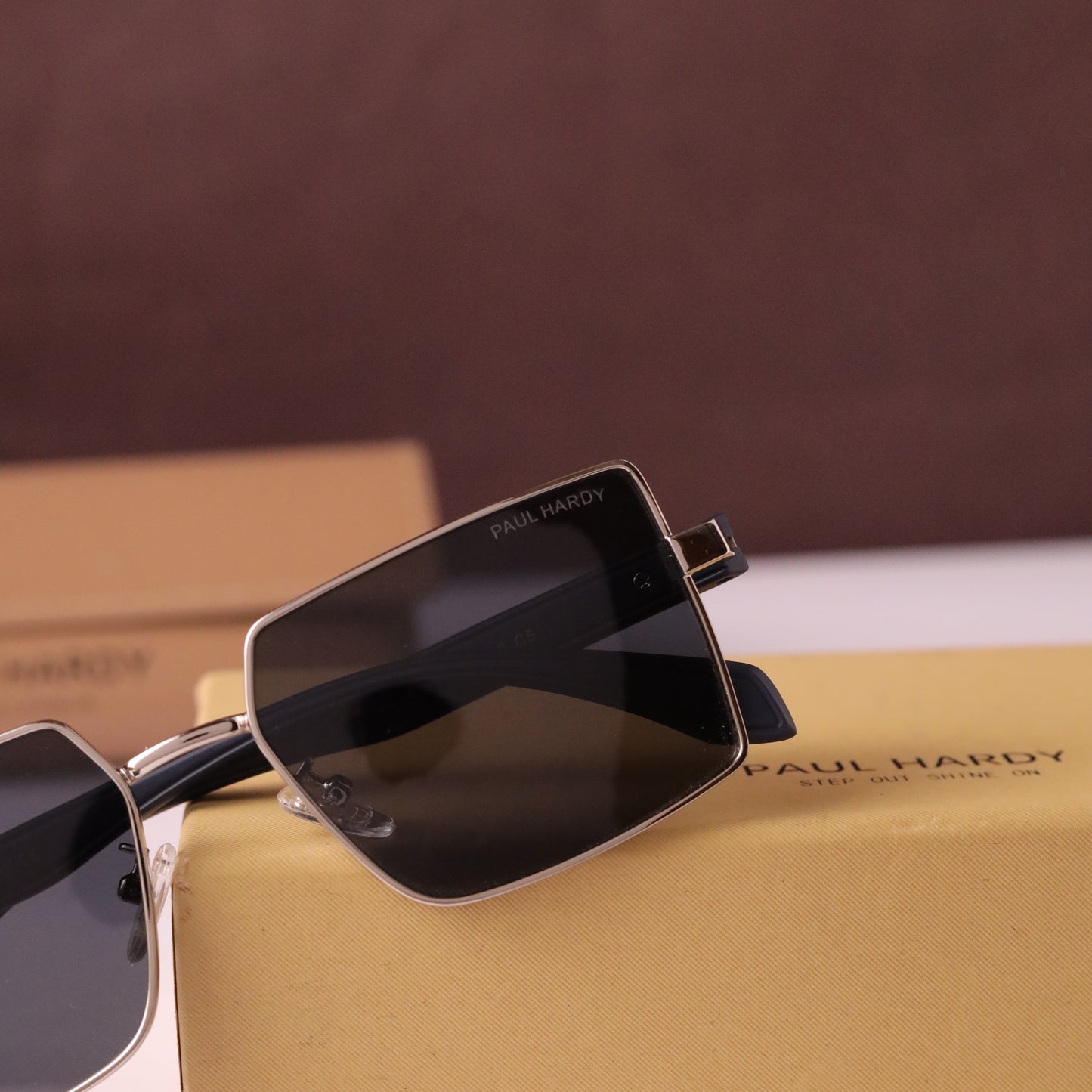 Shadow 818 silver black