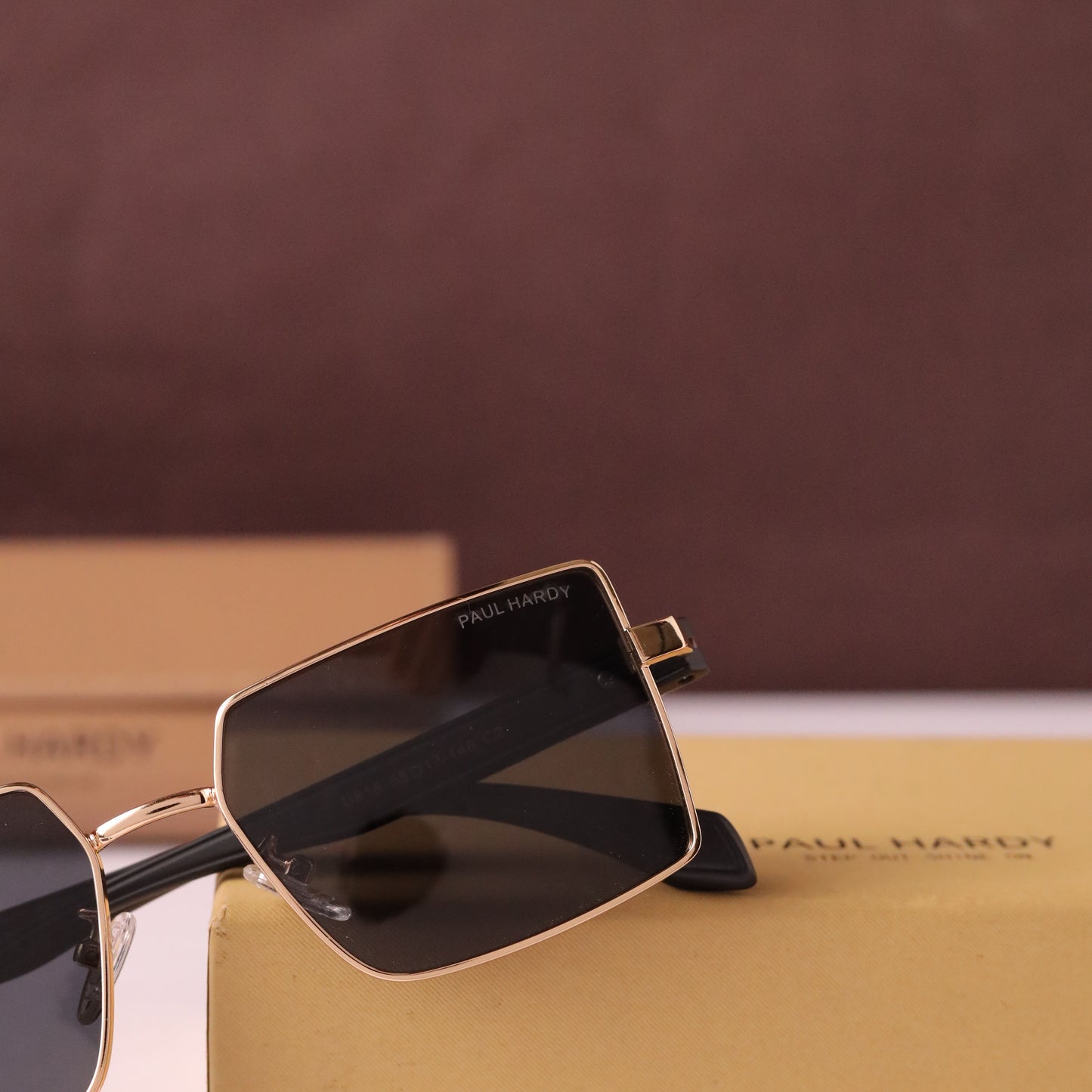 Shadow 818 gold black