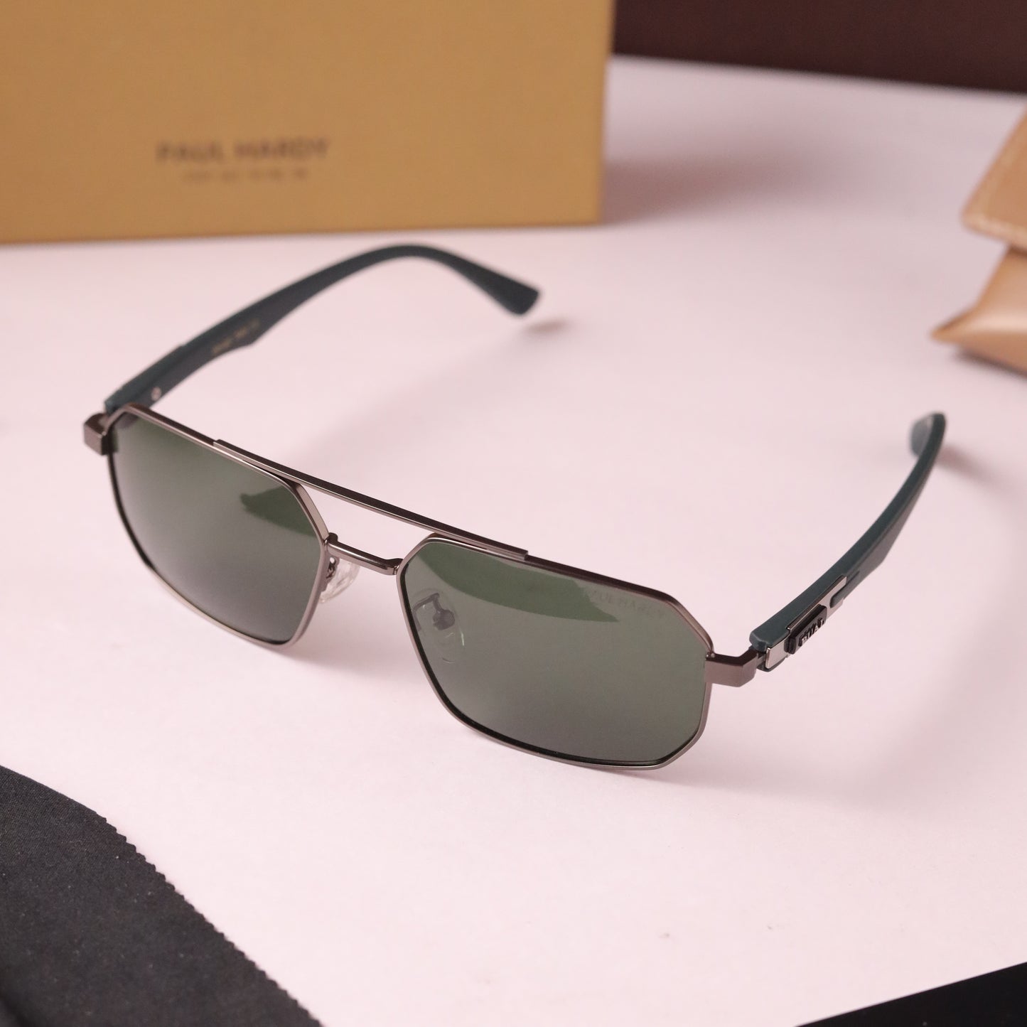Studios grant 817 gun green