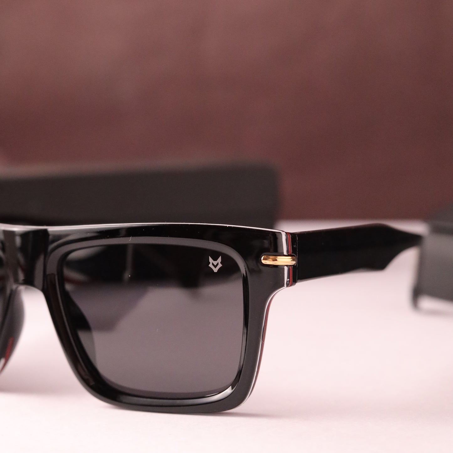 Justin 147 glossy black