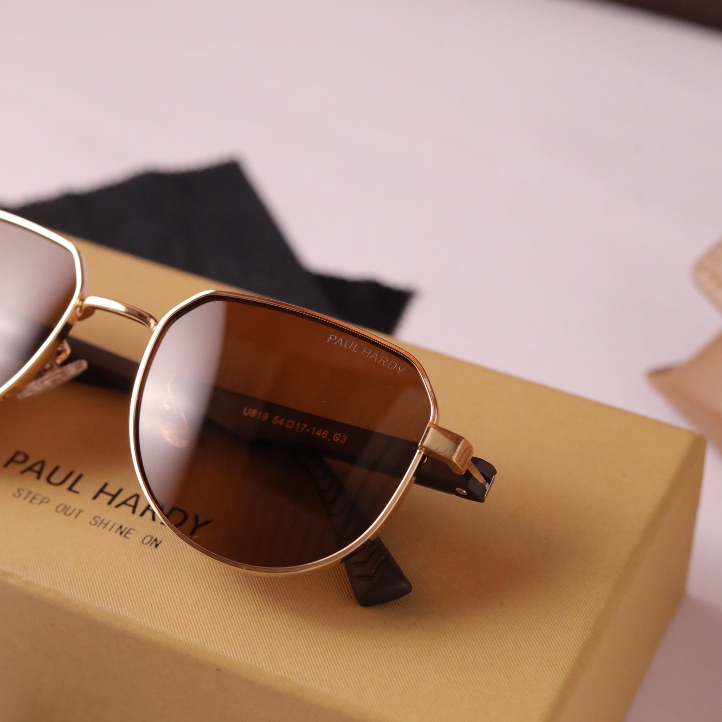 Astro 819 gold brown