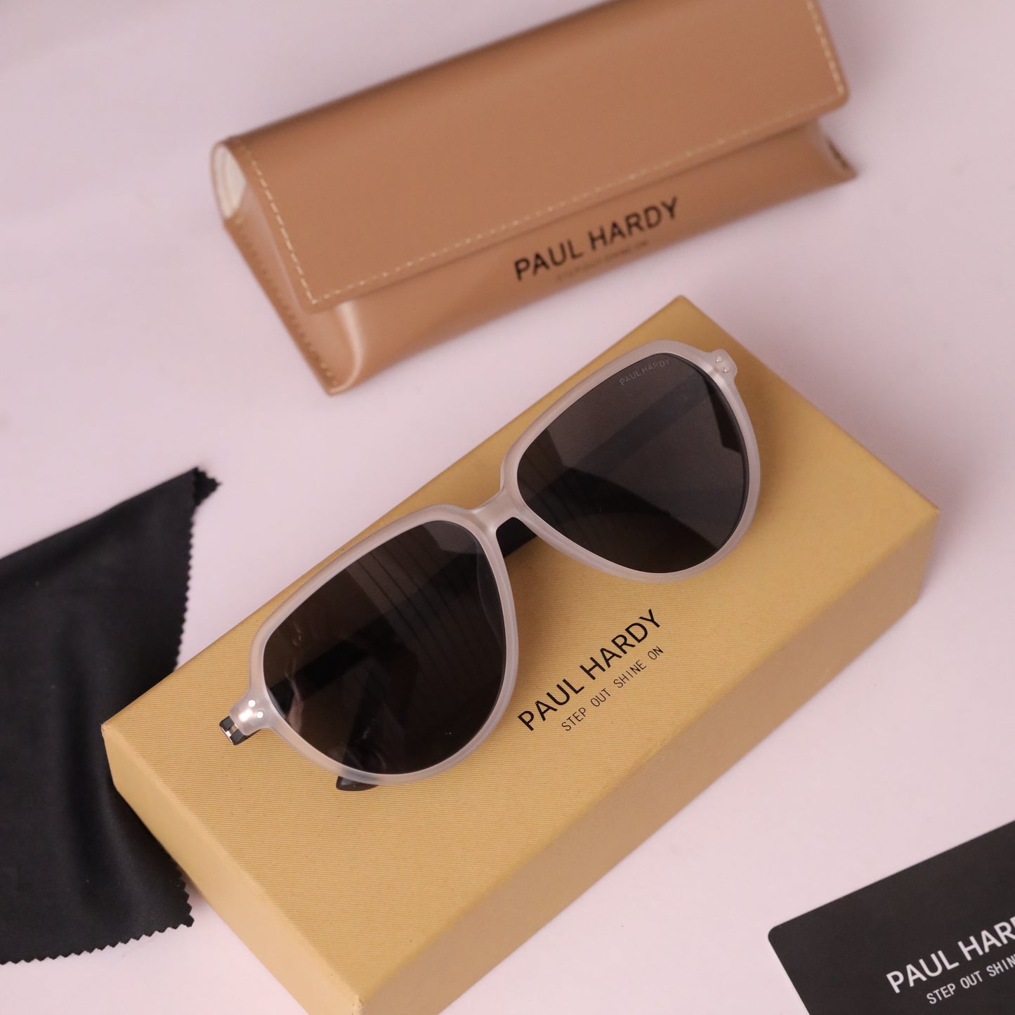 Dalton 815 white black